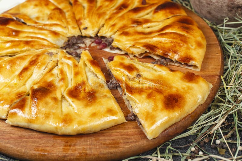 Пирог с мясом и сыром грузинский