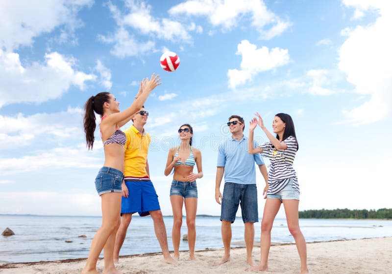 Playing volleyball is fun. Пляжный волейбол смешанные пары. Волейбол на улице с друзьями. Пляжный волейбол с друзьями. Волейбол на улице.