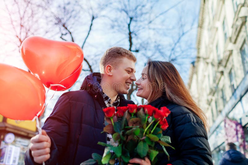 Букет на день Святого Валентина девушка парень