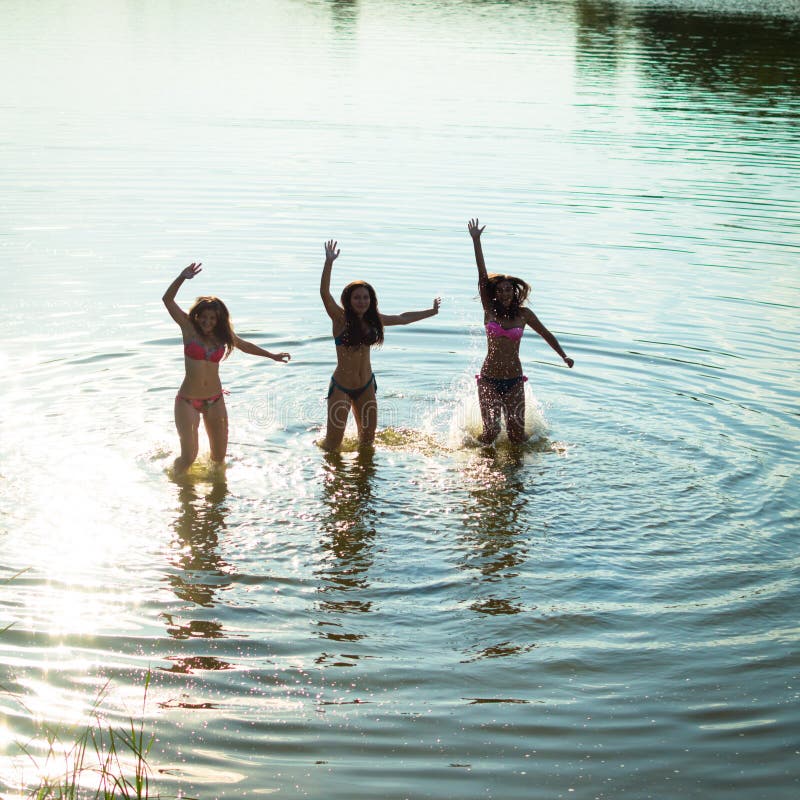 фото трех голых девочек