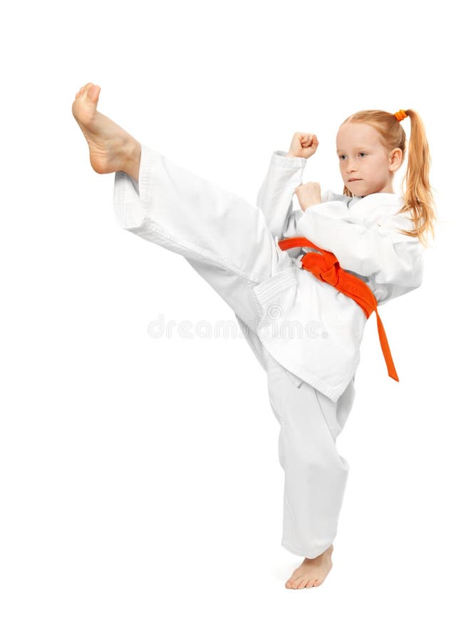 Я спешу на тренировку в кимоно сражаюсь. Мальчик в белом кимоно. Единоборства картинки для детей. Причёска для девочки при занятии каратэ. Karate girl Neck Break.
