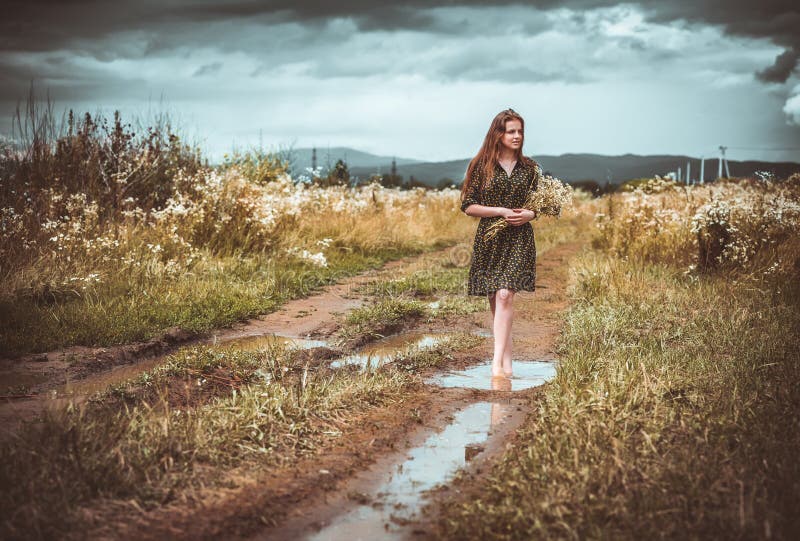 Фотосессия на проселочной дороге