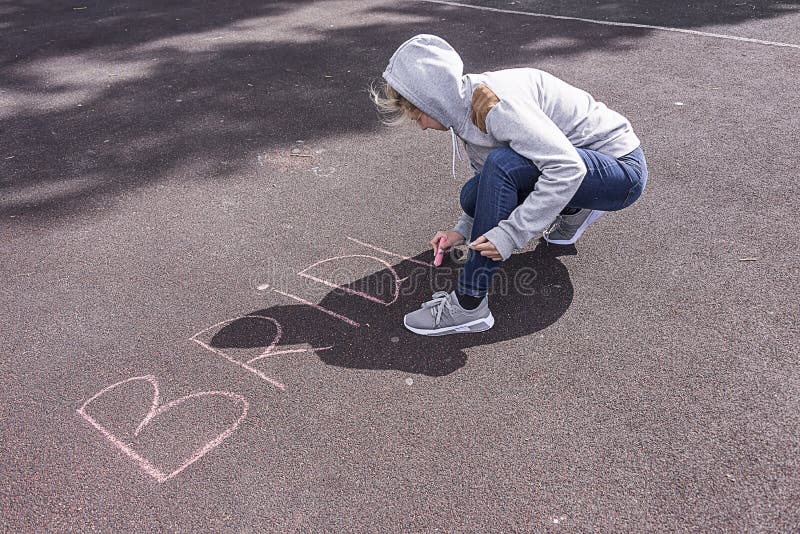 Нарисую мелом напишу i love you кавер девушка поет