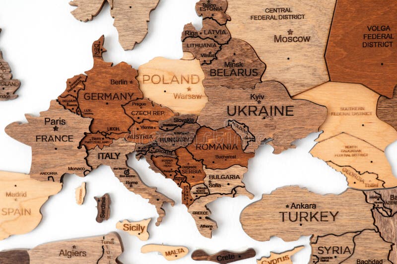 деревянная карта мира с украинской русской и другими странами СтоковоеИзображение - изображение насчитывающей драка, страны: 243990923