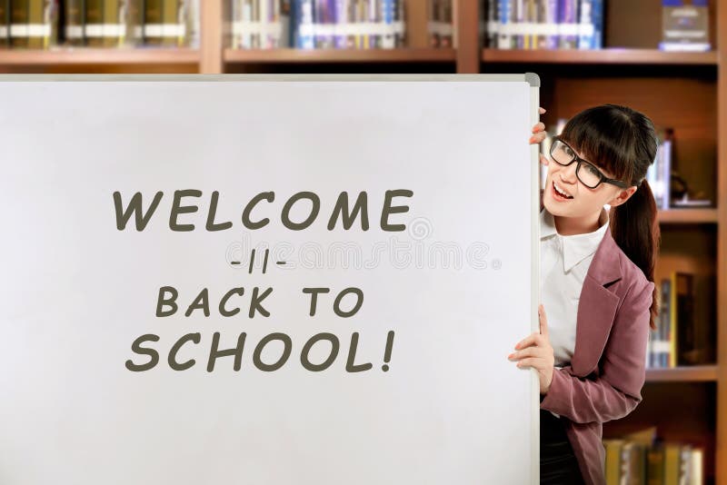 Message school. Приветствие учительница на входе в класс. Welcome back to School are you ready.