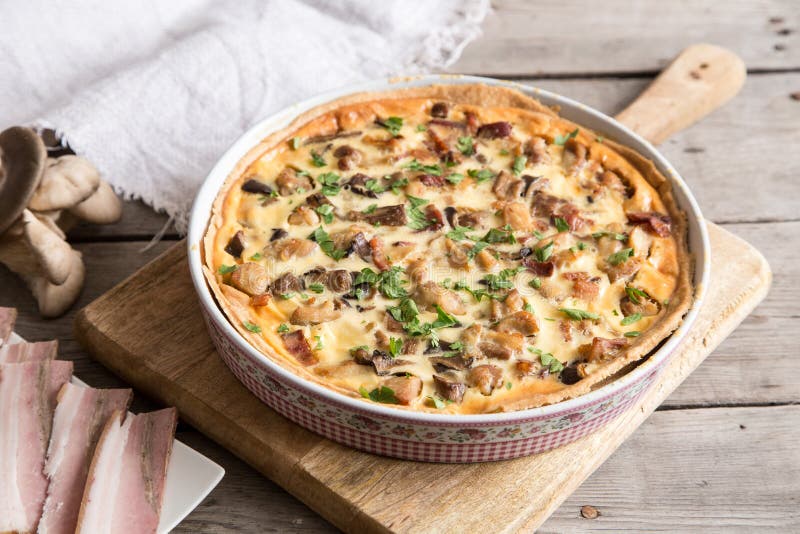 КИШ С курицей и грибами и сыром