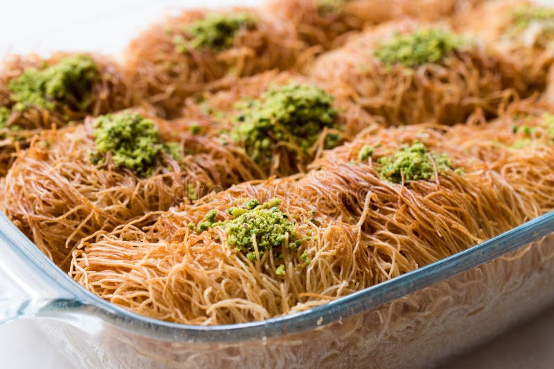 Десерт рулетики Кадаиф с фисташками