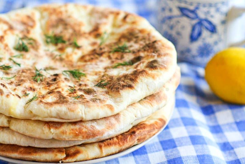 Лепёшки с брынзой на сковороде