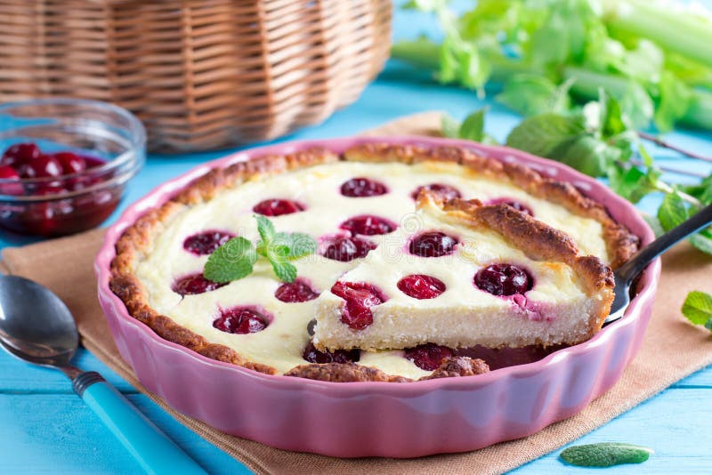 Пирог из творога и черри