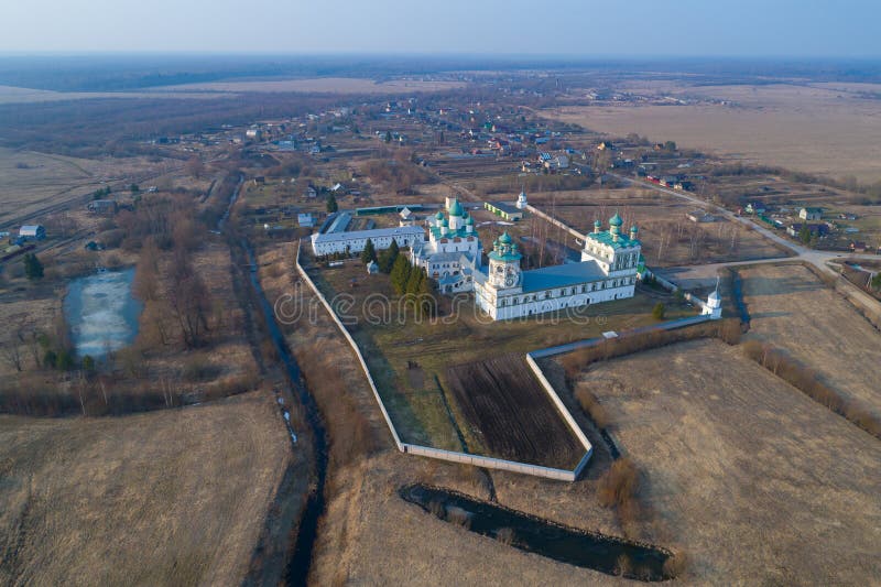 Николо Вяжищский монастырь осень