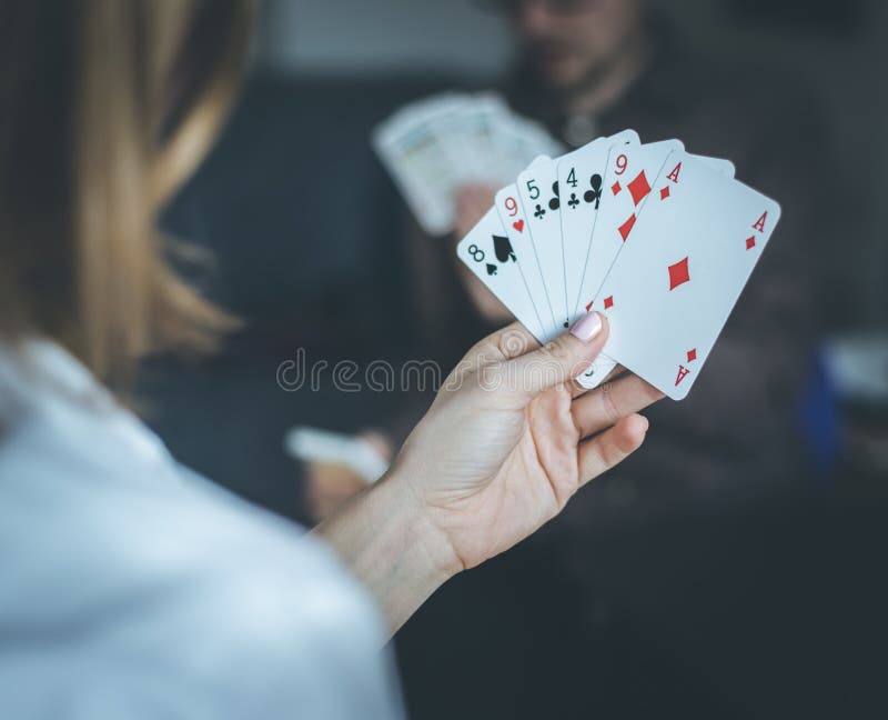 Играть в карты на человека игра пьяница играть карты