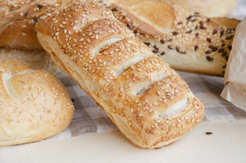 Закуски с булочкой с кунжутом