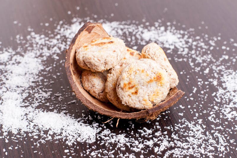 Vegan homemade coconut cookies featuring congolais, kokosmakronen, and baked Coc