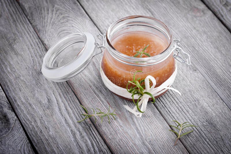 Миндаль с розмарином и солью