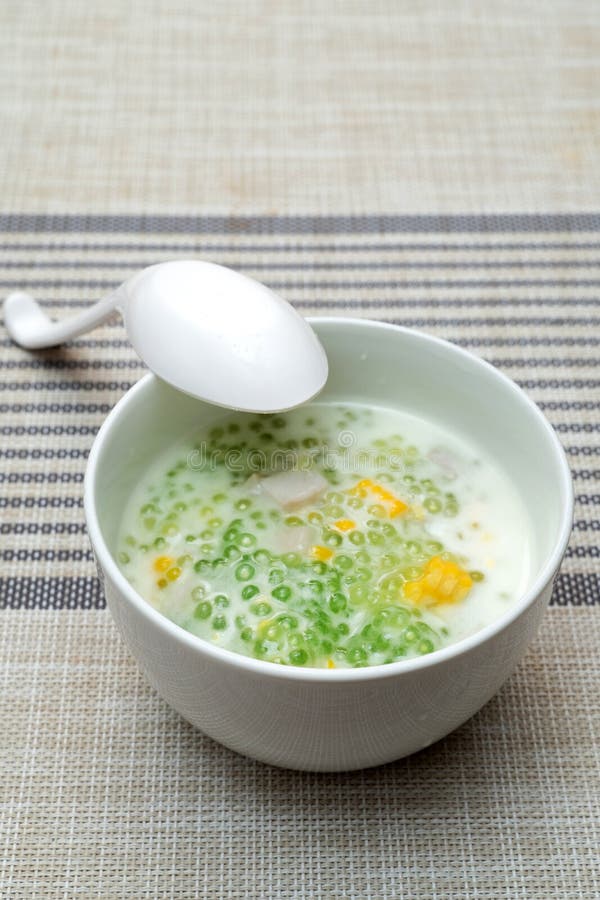 Тайский кокосовый десерт с кукурузой
