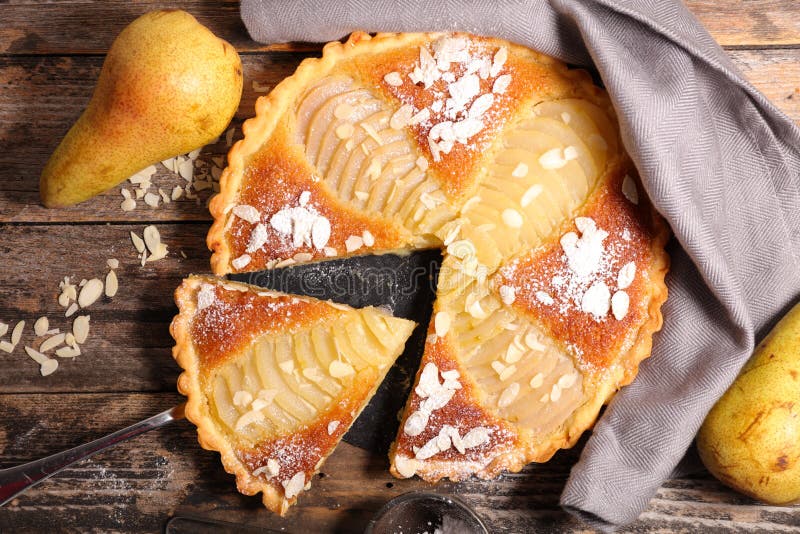 Шоколадно миндальный пирог с грушами