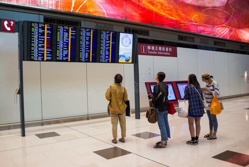 Указатели в китайском аэропорту. Stand numbers Hongkong Airport. Hongkong Airport Panorama. Arrived board