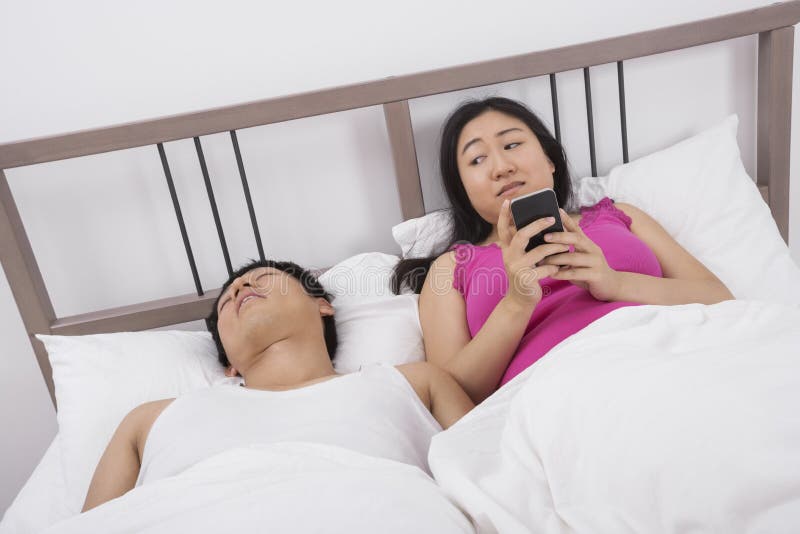 Chinese using Cell Phone. Жена пришла к спящему мужу