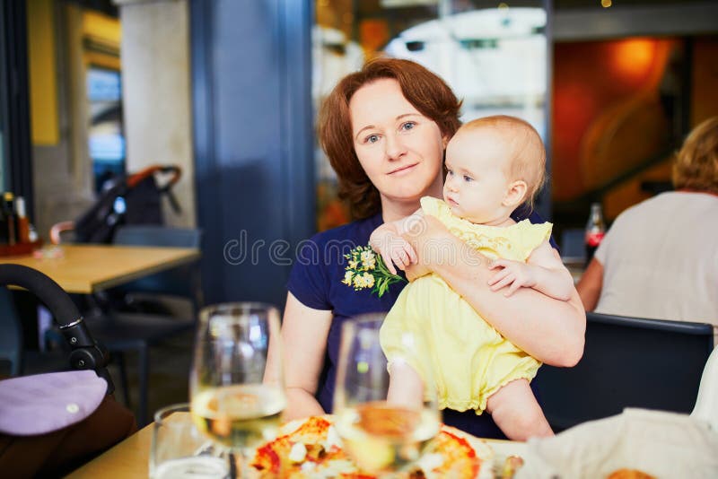 С мамой в ресторане