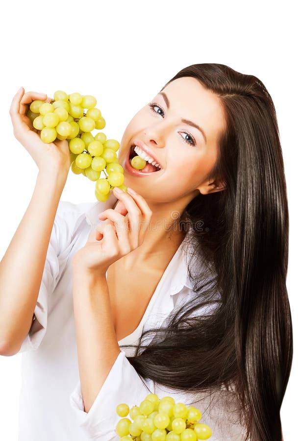Девушка есть виноград. Девушка ест виноград. Женщина жрущая виноград. Девушка анфас есть виноград. Ест виноград.