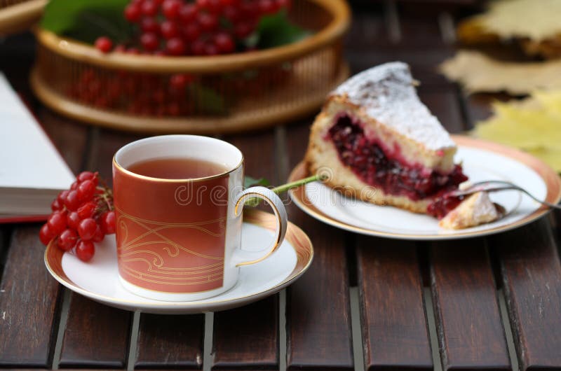 Пирог с вишней Tea