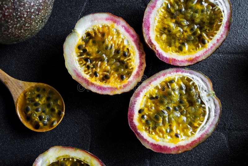 Как выглядит маракуйя внутри fresh passion fruit Fresh fruits and vegetables, Best fruits, Fresh fruit