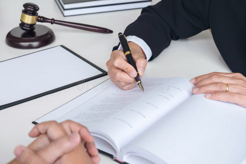 Сложные юридические дела. Сложные юридические дела. Оценщик. Administrative law. Валютное законодательство картинки.