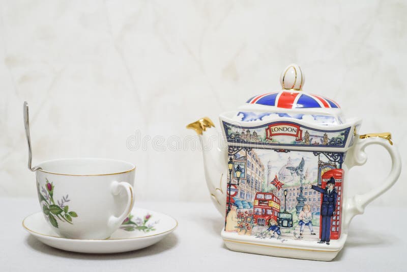 Чайник по английски. Teapot with England Flag.