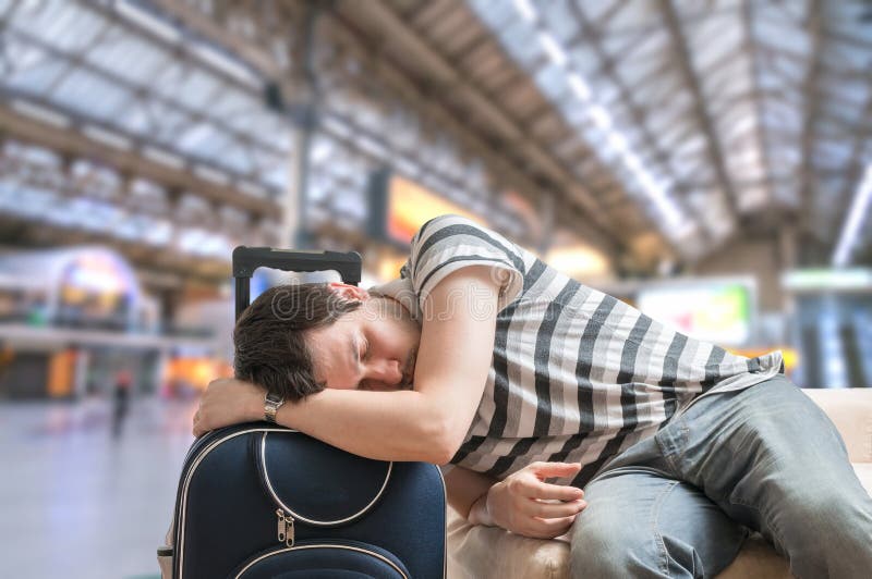 Ночью пассажиры утомленные долгим путешествием дремали. Train is delayed. Delay the Train photo. Почему усталость после поезда.