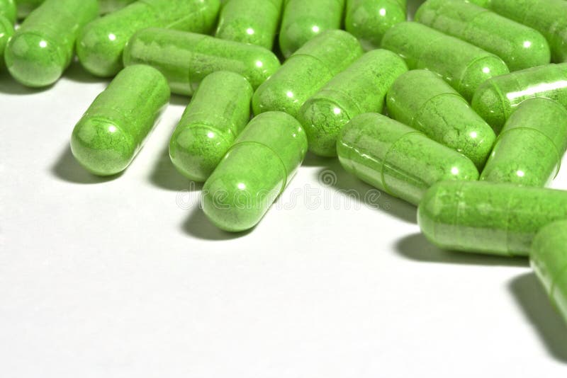 Зеленые антибиотики. Зеленые таблетки. Антибиотики зеленые. Лекарства на зеленом фоне. Антибиотики зеленые таблетки.