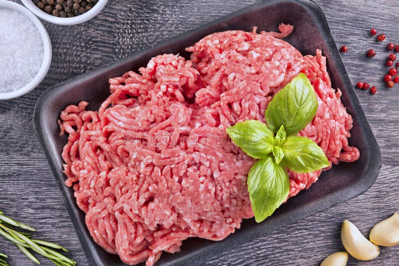 Фарш рыбный на черном фоне