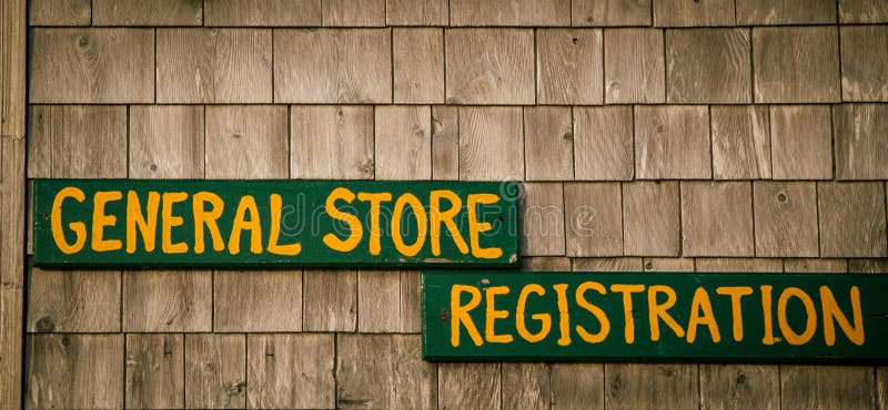 Shop sign. General Store. General Store перевод.