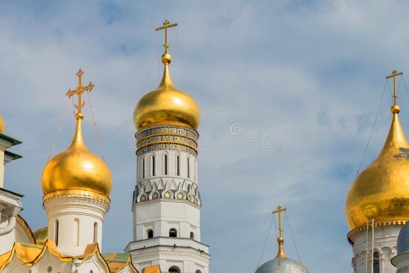 Ивана купола. Успенская звонница московского кремля. Колокольня ивана великого крест. Купол колокольни ивана великого. Купол колокольни ивана великого в москве.