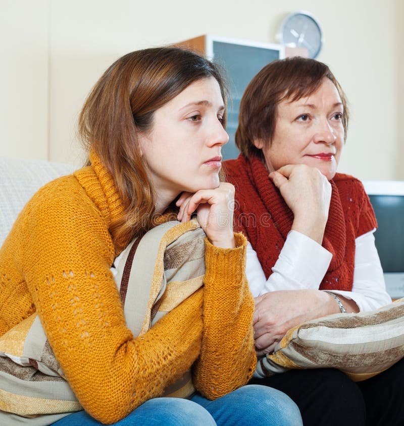 Безответная мать. Дочери несчастных матерей. Несчастная мать. Фильм нелюбимая дочь. Несчастная дочь.