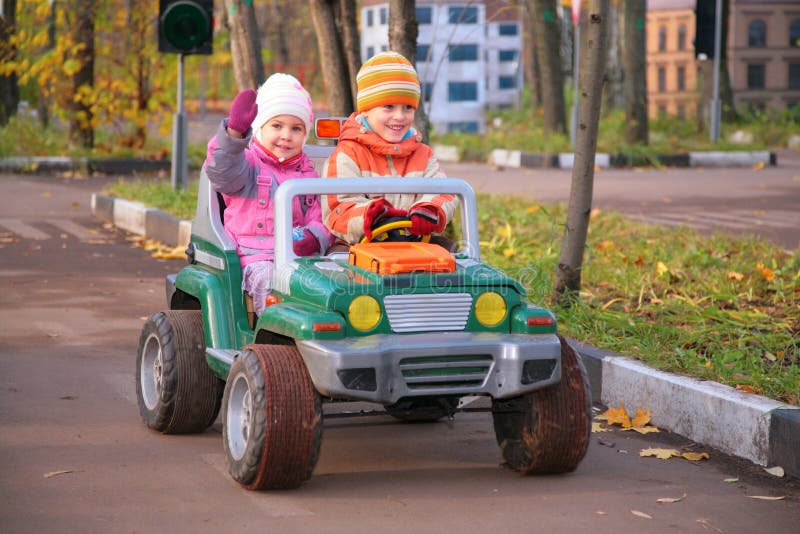 Покататься на машинках детям