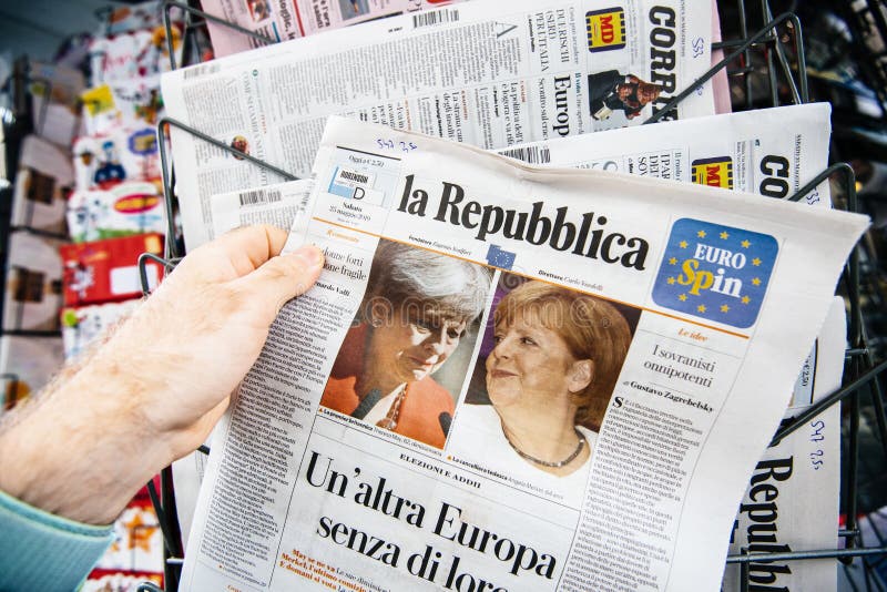Утренняя газета картинки. Парень с газетой в руках. This morning i bought newspaper. This morning i bought newspaper. Today`s news.