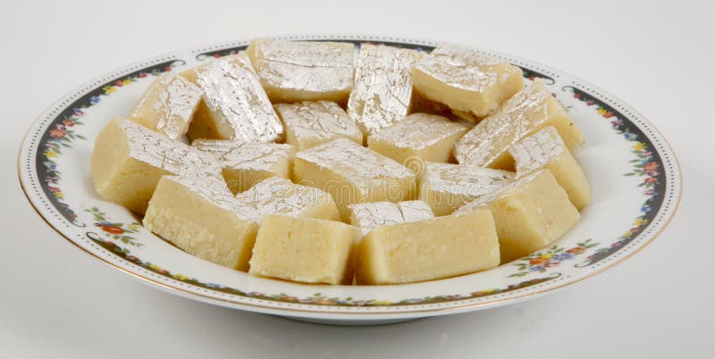 Индийские Барфи с кокосом и молоком