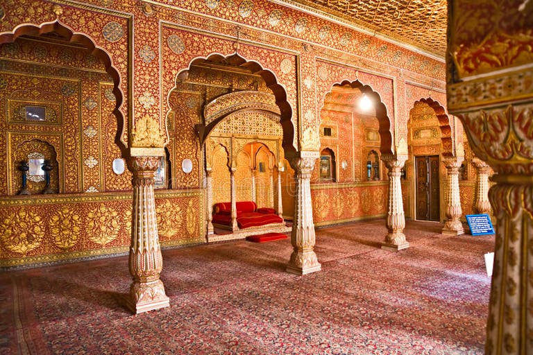 Как выглядели самые старые индийские замки изнутри Pin on Matthew Williamson Delight in Design !!! Castles interior, Peles castle,