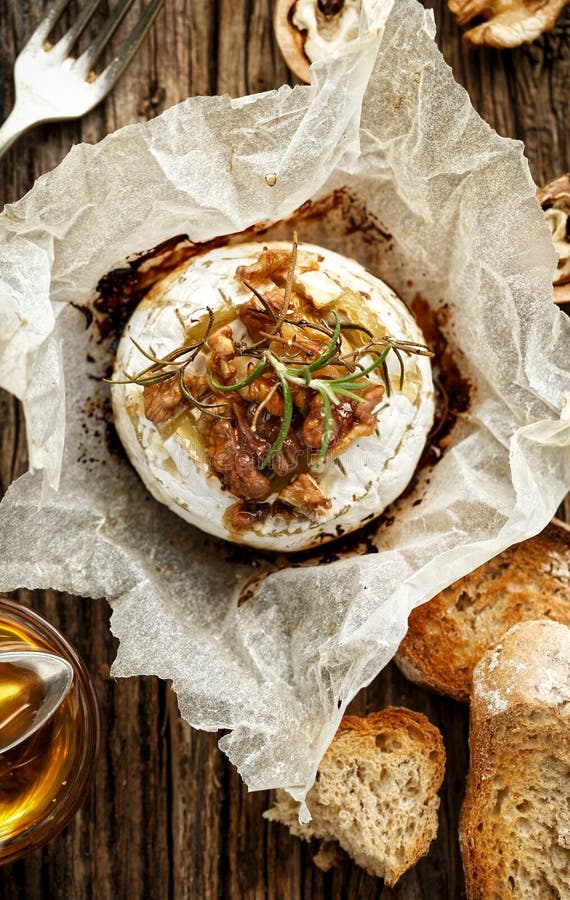 Мацони с медом и грецкими орехами