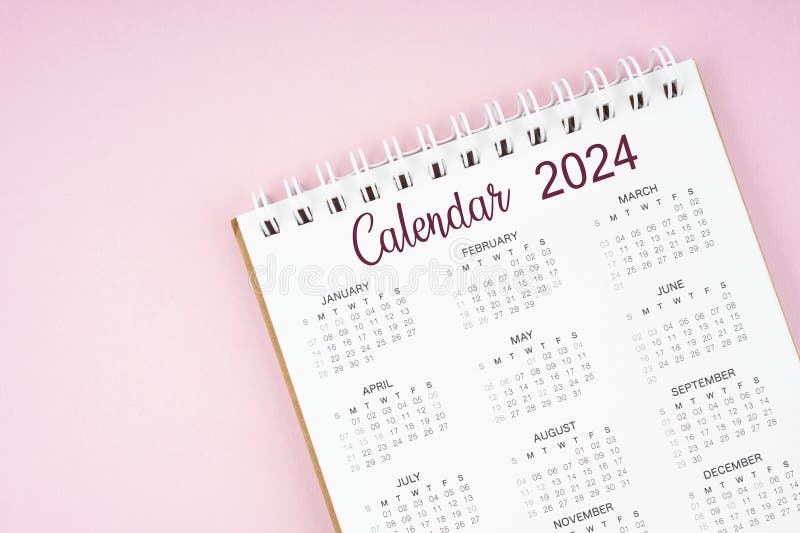 Календарь на 12 месяцев на рабочем столе 2024 года на розовом цветном фоне  Стоковое Изображение - изображение насчитывающей конструкция, календар:  290016041
