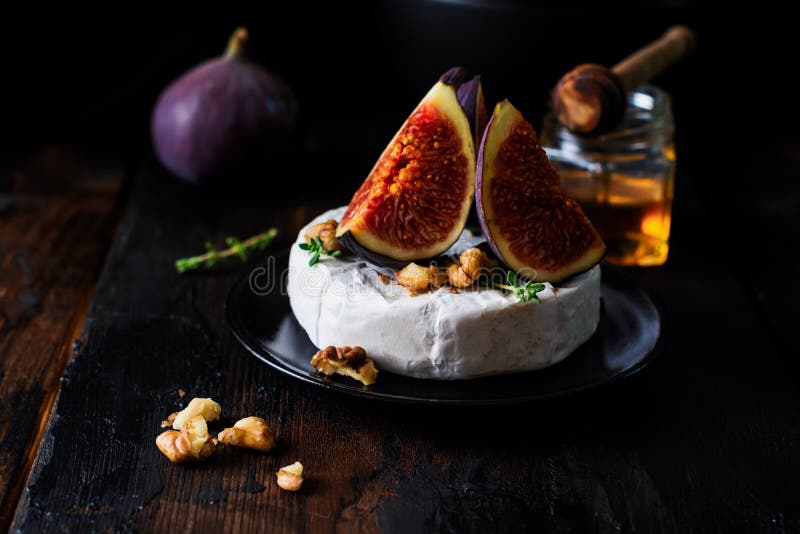 Торт с инжиром и орехами