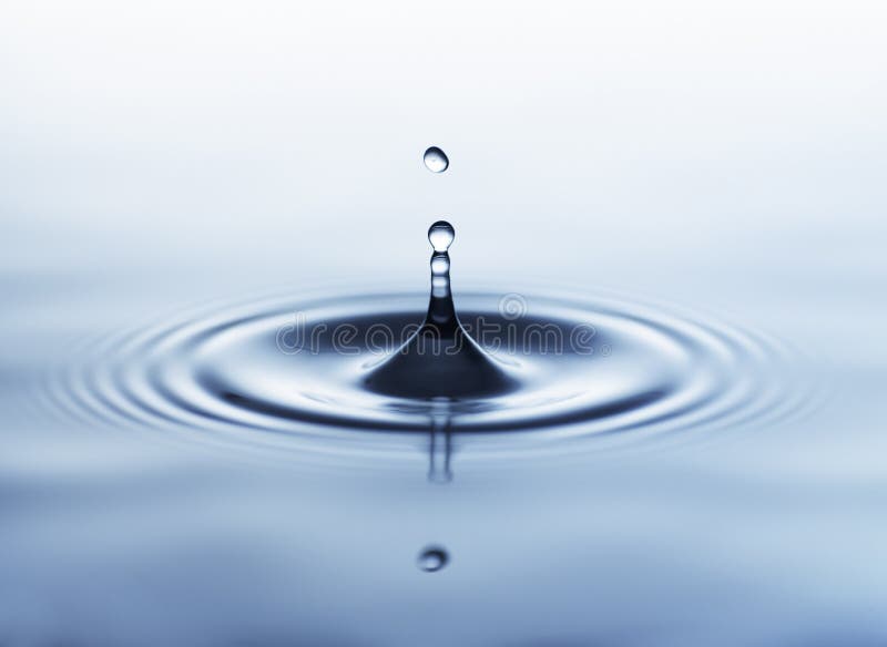 Если при зарядке капельки воды. Капли воды. Волны от капли на воде. Потенциал капли воды. Фото капель воды.