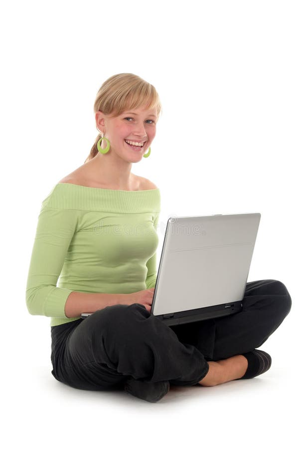 Бывшая сидит на сайте знакомств. Девушка с планшетом в руках сидит. Женщина комп радость. Девушка сидит по турецки. Девушка сидит в кресле за компьютером.