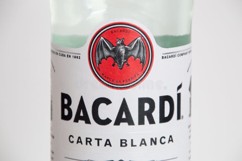 Бакарди слова. Bacardi carta Blanca. Carta Blanca лого. Bacardi логотип. Вывеска бакарди.
