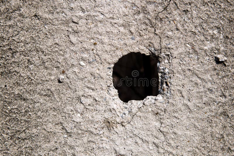 В стене дыра в дыре глаза. Загадочная стена с отверстием наверху. Смайлики дырка стена. Покупают дырку в стене. Hole in the Floor Mouse.