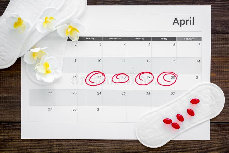 Менструальный календарь для девочек. Календарь месячных с сердечками. Месячные календарь. Менструация календарь настроения.