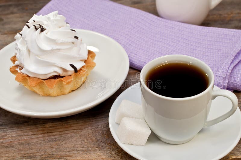https://thumbs.dreamstime.com/b/%D0%BA%D0%BE%D1%84%D0%B5-%D0%B8-%D1%82%D0%BE%D1%80%D1%82-46734805.jpg