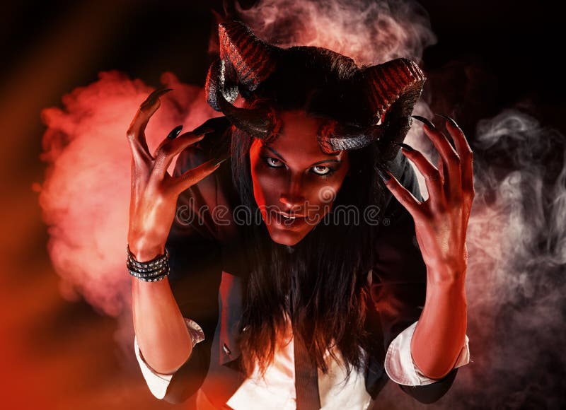 Черт женщина картинки