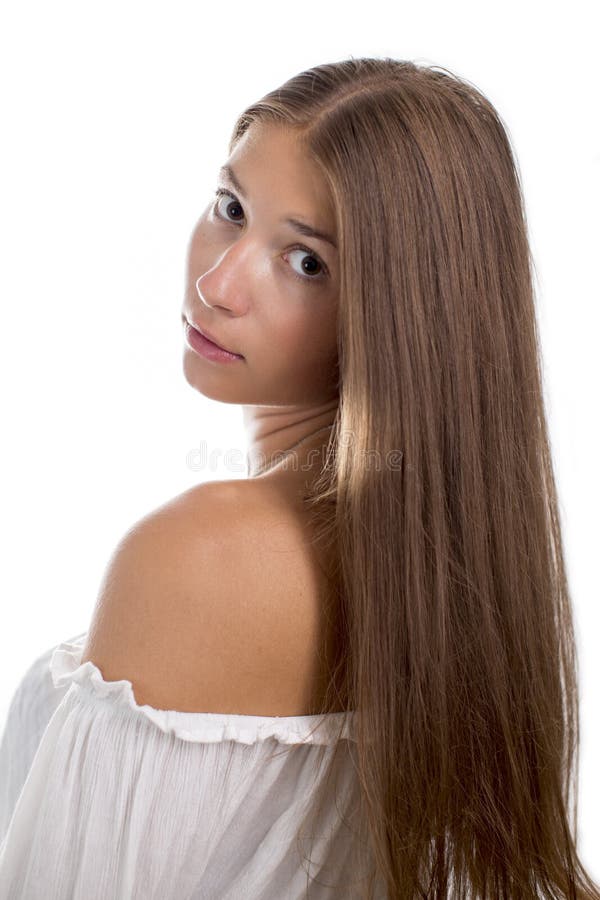 Красивая девушка с длинными волосами и никаким составом Стоковое Фото -  изображение насчитывающей чувственно, шикарно: 125272916