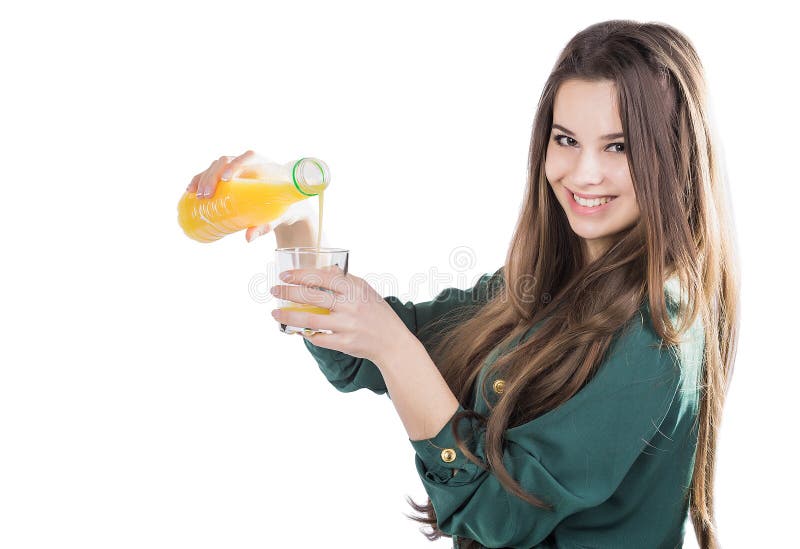 фото девушки с бутылём воды. красивая блондинка пьет воду. девушка на бутылочке. девушки крутят бутылка. держит бутылку шампанского.